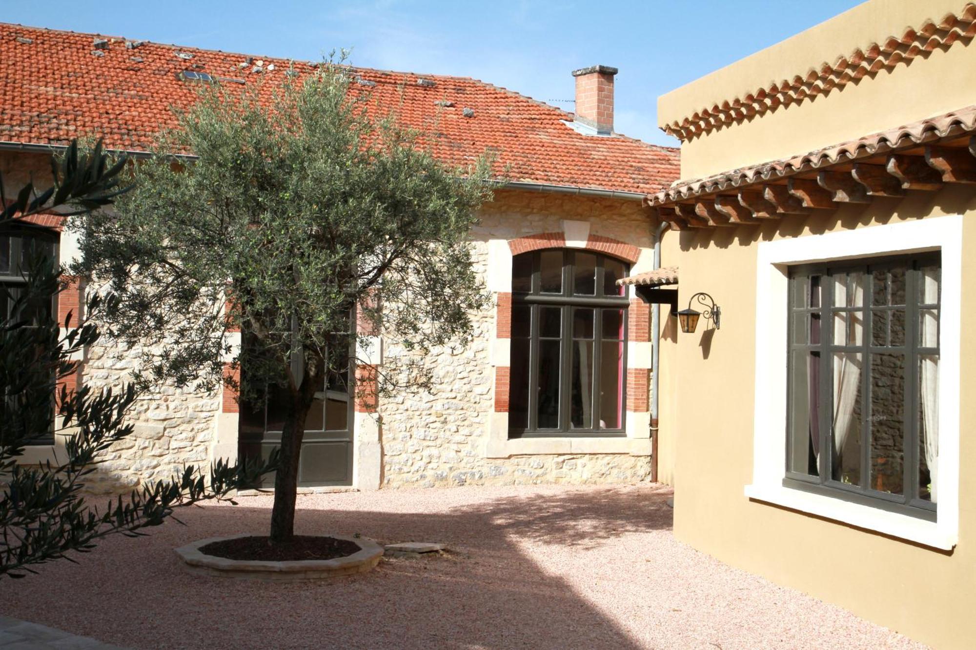 Logis Hotel Le Clos Des Oliviers Bourg-Saint-Andéol Exterior foto